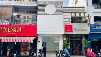 🔶 Ngay Hai Bà Trưng Q1 – Nhà Đẹp 2 Tầng – 4x20m – Kinh Doanh Tự Do