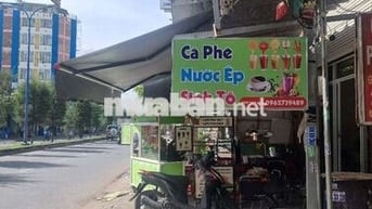 Cần sang quán nước ép cà phê có chỗ ở lại
