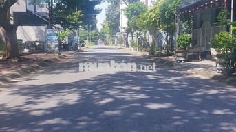 Bán đất mt đg trương định ngay trung tâm phú mỹ,dt:5x20 giá 3.3ty