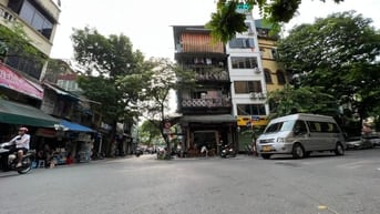 Mặt phố cổ Hàng Tre giá 21.9 tỷ, 22mx7 tầng, thang máy