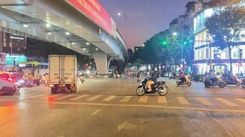 Bán nhà gấp Trần Khát Chân ngõ thông 3 bước ra phố, Dt 55m2, 2t, mt 4m