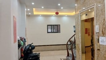 Tôi chủ nhà cho thuê căn hộ khép kín, có 2 ngủ, có gác xép, thang máy.