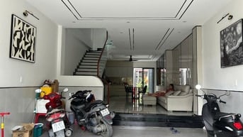 Nhà mới xây xong 2 MT đg rộng ngay ngã ba bà băng.5x16m-3 lầu-4pn-5wc