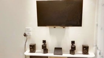 Tập thể Hà Nội 3 ngủ quận Hai Bà Trưng  -  ô tô đỗ cửa 