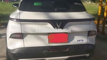 xe mới mua 4tháng chính chủ bán khong lỗi