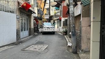 BÁN GẤP NHÀ HOÀNG HOA THÁM PN - 40M2 - HẺM XE HƠI- 3 TẦNG- CHỈ 8.x TỶ