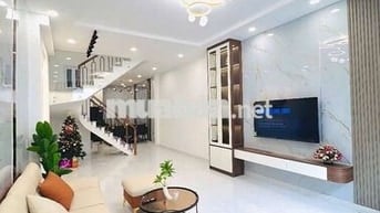 BÁN GẤP NHÀ PHỐ, 4 TẦNG ĐÃ CÓ SỔ, CÓ TTTM, 135 TIỆN ÍCH, GẦN LÀNG ĐH