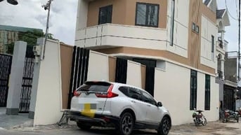 NHà Mặt Tiền Quận 9-Thiết Kế Hiện Đại-3 Tầng Đầy Đủ Tiện Nghi- An Ninh