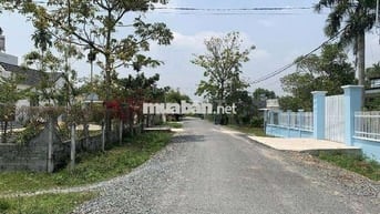 Siêu pgâm đất mặt tiền đường 20m . Tổng dt 1028,5m2 đất . Giá 1,889 tỷ