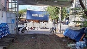 chính chủ cần bán nhanh lô đất nằm ngay mặt tiền chợ giá 230tr