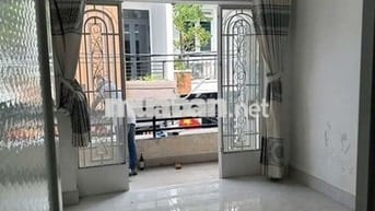 Nhà sạch 1 trệt 1 lầu 2 pn kín 1 pn hở 2 WC hành lang phơi đồ