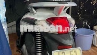 dư chiếc xe củ cần bán