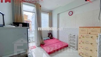 Cho thuê phòng BAN CÔNG tại Đoàn Văn Bơ p.18 Q4