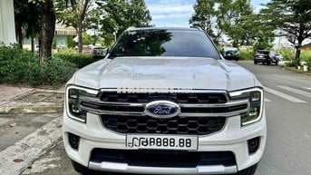 Ford Everest Titanium Plus Trắng 10000 km