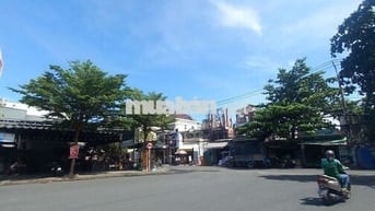 BÁN VỊ TRÍ TẶNG NHÀ NÁT  -  MT ĐHT02 -  GIÁ CHỈ 6 TỶ - 114M2 .