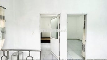 Nhà nguyên căn 2 mặt tiền 128m2, 3 phòng ngủ Quận 10