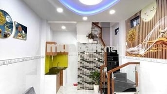 Chính chủ bán Nhà Lạc Long Quân mới đẹp, 3 tầng, 2 phòng ngủ, 3 toilet