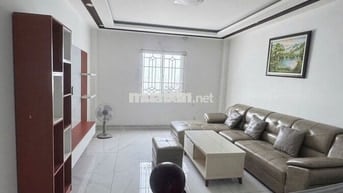 Nhà cho thuê khu Bàu Cát, xe hơi trong nhà, gần siêu thị rạp phim