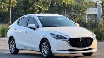 Mazda 2 Luxury model 2021 màu trắng sedan