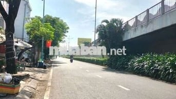 Hơn 3 Tỷ Có Ngay Nhà 4 Tầng Sát MT HXH Giáp Quận 4, Phù Hợp Gia Đình Ở