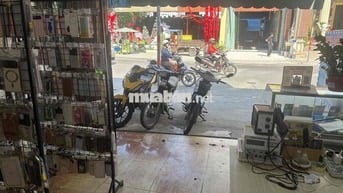 cần sang nhượng lại quán phụ kiện điện thoại.