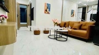 Tập thể Đại Cổ Việt view phố, tầng 2, 50m 2 ngủ, nhà đẹp full nội thất