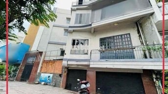 Cho Thuê Nhà Mặt Tiền-Có Sân Siêu Rộng-Bình Tân(Giáp Quận 6)