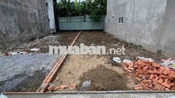 Lô đất Full thổ cư XD tự doDT 5x19 xát ngay chợ Gấu Đông Thạnh dg 4m