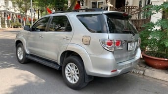 Bán xe đang sử dụng hiệu Toyota Fortuner bản V