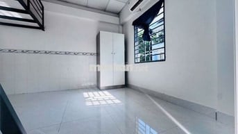 Phòng có gác rộng rãi giá rẻ cửa sổ trời full nội thất đ Lê Đức Thọ