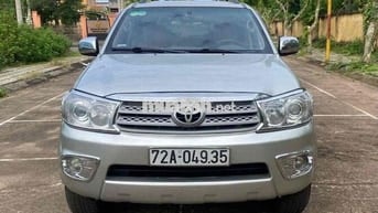 Toyota Fortuner 2011 số sàn màu Bạc