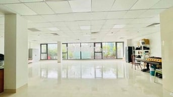 Chính chủ cho thuê văn phòng tại Hoàng Cầu 232m2 39t sàn siêu rẻ