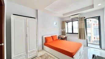 CĂN HỘ CỬA SỔ TRỜI FULL NỘI THẤT NGAY NGÃ BẢY LÝ THÁI TỔ - TỰ DO