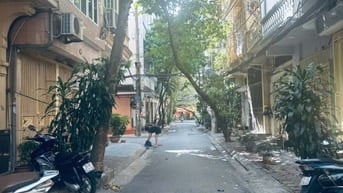 Nhà Khung 5,5 Tầng Ngõ 26 Nguyên Hồng Mặt Bằng 45m