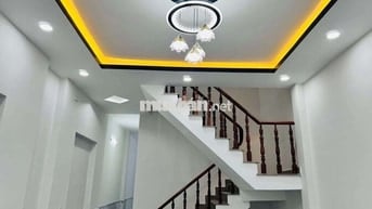 BÁN NHÀ SỔ HỒNG RIÊNG. TRUNG CHÁNH. GẦN TÔ KÝ NGUYỄN ẢNH THỦ. CHỢ BẮP.