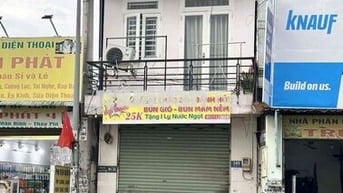 cho thuê lại nhà 1 trệt 2 lầu. do gia đình có việc gấp về quê