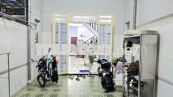 Nhà mặt tiền 100m2 ,3 phòng ngủ. TT Dĩ An