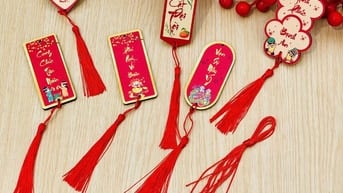 tag gỗ trang trí thiết kế in Uv khắc laser theo yêu cầu sỉ lẻ 10k/1cái