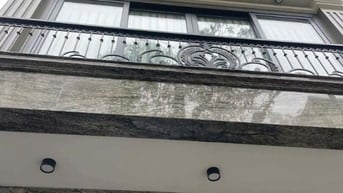 CHÍNH CHỦ CHO THUÊ NHÀ MẶT PHỐ QUÁN THÁNH. DT: 50m2 x 5 tầng. MT: 5,6m