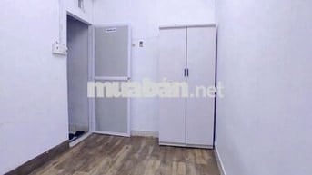 PHÒNG CÓ NỘI THẤT HẺM ĐỐI DIỆN TÒA NHÀ ETOWN, GẦN NHÀ GA T3. GIÁ 2.6TR