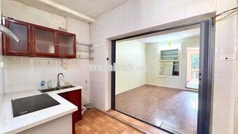 Bán nhà tập thể nguyên bản phố Quỳnh Mai 60m2 tầng 4 ô to đỗ giá 3.95