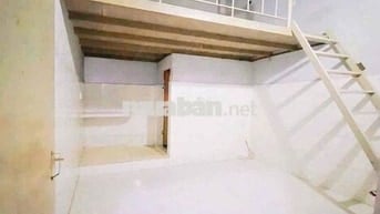 Phòng gác cao ngay vòng xoay An Lạc, toilét riêng, giờ tự do