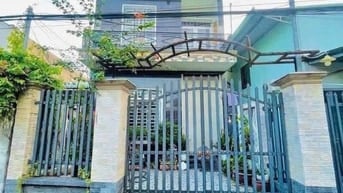 Thanh lý nhà hẻm 1/ đường trước nhà 3m gần chợ Bình Chánh. Giá 1tỷ2.