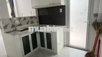 Nhà lô góc Nguyễn Súy, ngay chợ Tân Hương - Hẻm thông thoáng