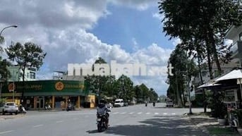 Nhà trống suốt trục chính kdc Nam Long