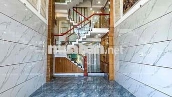 Nhà Mới Sạch Sẻ DT 210m2 1Trệt 1Lửng 2Lầu 4Pn 3Wc Sân Thượng Hẻm Ôtô