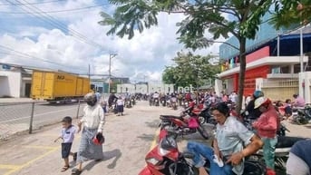 Nhà mặt tiền Bùi Công Trừng, dt 5x24m, cách trường Võ Văn Thặng 200m.