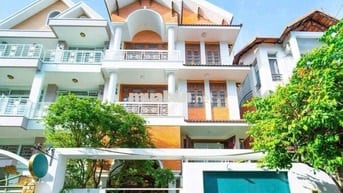 BIỆT THỰ SƯ VẠN HẠNH, ĐỐI DIỆN VẠN HẠNH MALL- Giá chỉ 40 triệu/th