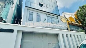 SIÊU PHẨM QUẬN 10 !! – 226A THÀNH THÁI – 5 tầng 7x18m có thang máy !