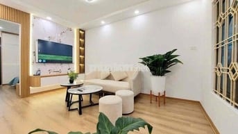 Bán căn hộ TT đẹp ,8/3 HBT, 2 ngủ, oto đỗ chân toà nhà,view đẹp 80m